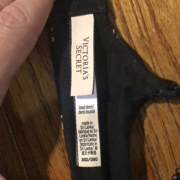 Barely worn Victoria Secret 36D bra. - Picture 2 of 7